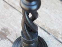 Carica l&#39;immagine nel visualizzatore di Gallery, Candelabro in legno di teak inciso e dipinto, ricavato da un unico tronco di teak. Dimensioni base diametro 12, foro per candela diametro 4cm, h 36 cm.  per ulteriori info o foto mail info@etniko.it whatsapp 0039 3338778241 etsy / ig / fb : etnikobycrosato