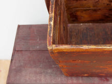 Carica l&#39;immagine nel visualizzatore di Gallery, Cesto Cina, Porta Riso In Legno Di Olmo, Assemblati Senza L&#39;Utilizzo Di Ferramenta Ma Solo Con Incastri A Pettine.  Dimensioni 33x37 h50cm.   prezzo originale euro 100, prezzo scontato euro 80  per info ed ulteriori foto facebook / instagram / pinterest  : etnikobycrosato 0039 3338778241 info@etniko.it
