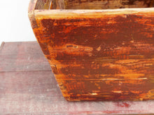 Carica l&#39;immagine nel visualizzatore di Gallery, Cesto Cina, Porta Riso In Legno Di Olmo, Assemblati Senza L&#39;Utilizzo Di Ferramenta Ma Solo Con Incastri A Pettine.  Dimensioni 33x37 h50cm.   prezzo originale euro 100, prezzo scontato euro 80  per info ed ulteriori foto facebook / instagram / pinterest  : etnikobycrosato 0039 3338778241 info@etniko.it