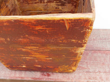 Carica l&#39;immagine nel visualizzatore di Gallery, Cesto Cina, Porta Riso In Legno Di Olmo, Assemblati Senza L&#39;Utilizzo Di Ferramenta Ma Solo Con Incastri A Pettine.  Dimensioni 33x37 h50cm.   prezzo originale euro 100, prezzo scontato euro 80  per info ed ulteriori foto facebook / instagram / pinterest  : etnikobycrosato 0039 3338778241 info@etniko.it