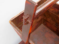 Cesto Cina, Porta Riso In Legno Di Olmo, Assemblati Senza L'Utilizzo Di Ferramenta Ma Solo Con Incastri A Pettine.  Dimensioni 33x37 h50cm.   prezzo originale euro 100, prezzo scontato euro 80  per info ed ulteriori foto facebook / instagram / pinterest  : etnikobycrosato 0039 3338778241 info@etniko.it
