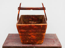 Carica l&#39;immagine nel visualizzatore di Gallery, Cesto Cina, Porta Riso In Legno Di Olmo, Assemblati Senza L&#39;Utilizzo Di Ferramenta Ma Solo Con Incastri A Pettine.  Dimensioni 33x37 h50cm.   prezzo originale euro 100, prezzo scontato euro 80  per info ed ulteriori foto facebook / instagram / pinterest  : etnikobycrosato 0039 3338778241 info@etniko.it