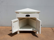 Carica l&#39;immagine nel visualizzatore di Gallery, Comodino di provenienza Cinese con 1 cassetto e 2 ante di base triangolare,  in legno di foresta laccato bianco.  Dimensioni 60x47xh60cm.   per info ed ulteriori foto inf@etniko.it watshapp 0039 3338778241 facebook / instagram : etnikobycrosato