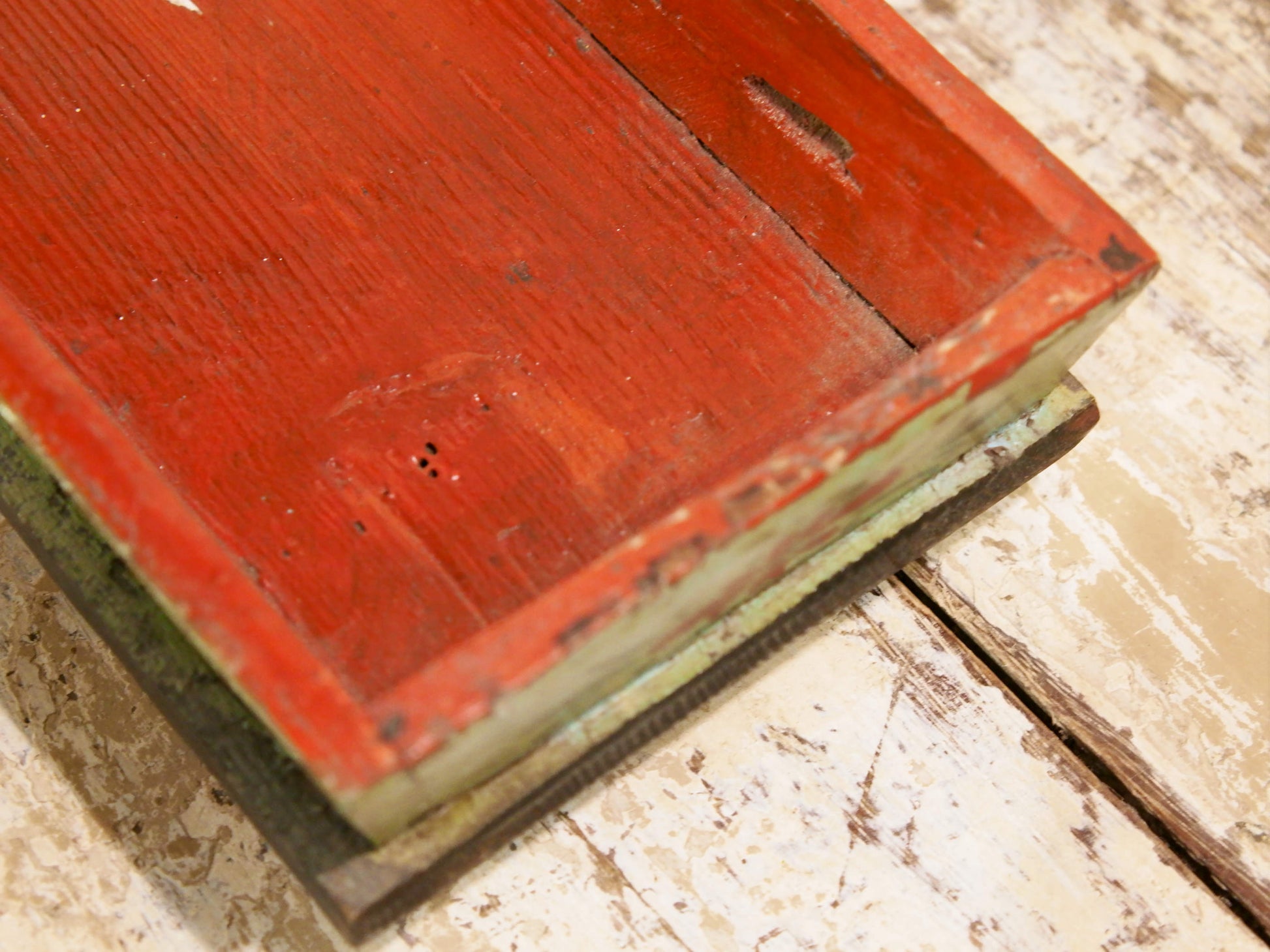 Cestino Cina, Porta oggetti in Legno dipinto. Dimensioni 33x16xh8cm.   per info ed ulteriori foto info@etniko.it facebook / instagram : etnikobycrosato 0039 3338778241