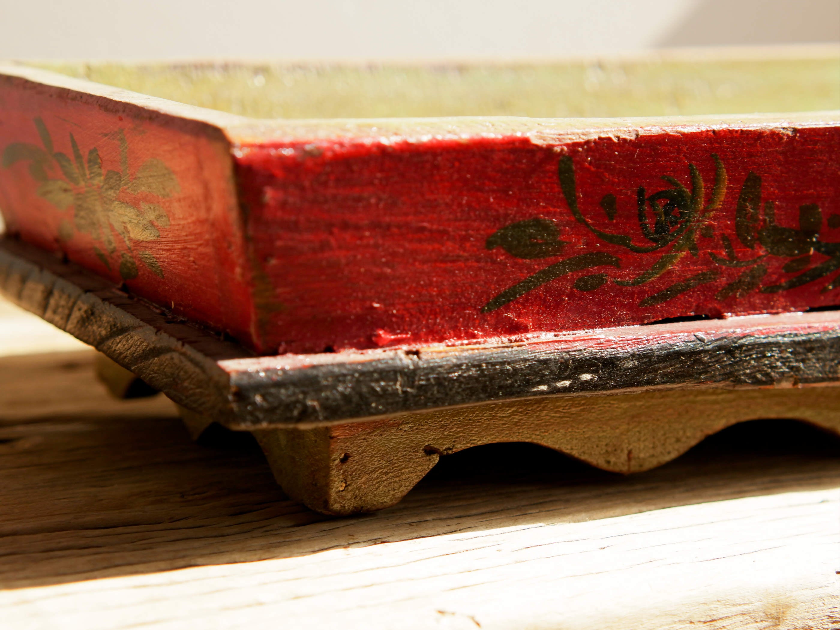 Cestino Cina, Porta oggetti in Legno dipinto.  Dimensioni 33x17xh8cm.