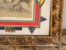 Carica l&#39;immagine nel visualizzatore di Gallery, vecchia fotografia indiana raffigurante un bimbo, cornice e foto databili anni 70/80, pezzo unico conservato originale. legno e foto .  dimensioni cornice 19x23 cm   per ulteriori info o dettagli mail info@etniko.it whatsapp 0039 3338778241  instagram / facebook / etsy : etnikobycrosato