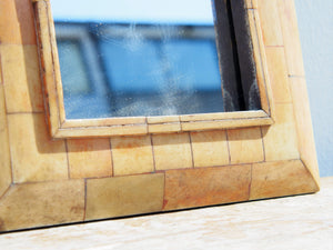 Cornice In Legno Rivestita In Osso Con Specchio.  Dimensioni 21x25xprofondità 2cm.   per altre info o foto info@etniko.it 0039 3338778241 instagram / facebook / etsy / pinterest : etnikobycrosato