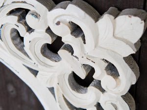 Cornice in legno traforata indiana dipinta bianca.  Dimensioni 55x55 prof.3cm.     per ulteriori info o foto info@etniko.it 0039 3338778241 instagram / facebook / etsy : etnikobycrosato