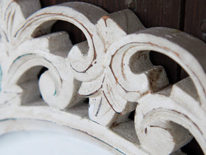 Cornice in legno traforata indiana dipinta bianca.  Dimensioni 64x64 prof.3cm.     per ulteriori info o foto info@etniko.it 0039 3338778241 instagram / facebook / etsy : etnikobycrosato