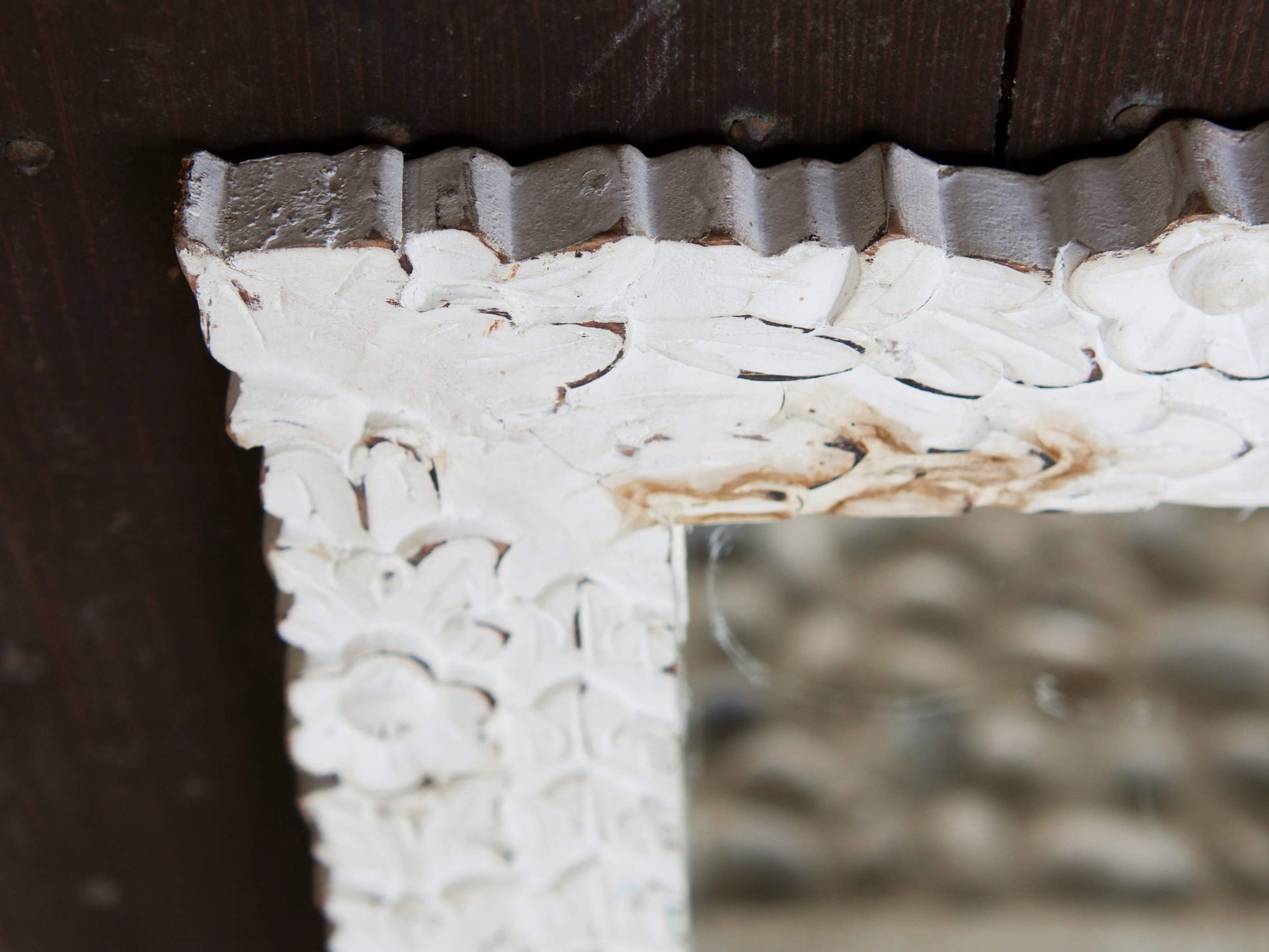 Cornice in legno traforata indiana dipinta bianca con specchio.  Dimensioni 71x71 prof.3cm.     per ulteriori info o foto info@etniko.it 0039 3338778241 instagram / facebook / etsy : etnikobycrosato