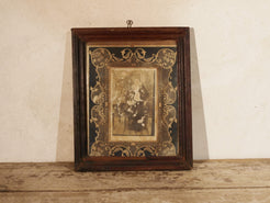 vecchia fotografia indiana raffigurante una donna, cornice e foto databili anni 70/80, pezzo unico conservato originale. legno e foto .  dimensioni cornice 27x23 cm   per ulteriori info o dettagli mail info@etniko.it whatsapp 0039 3338778241  instagram / facebook / etsy : etnikobycrosato