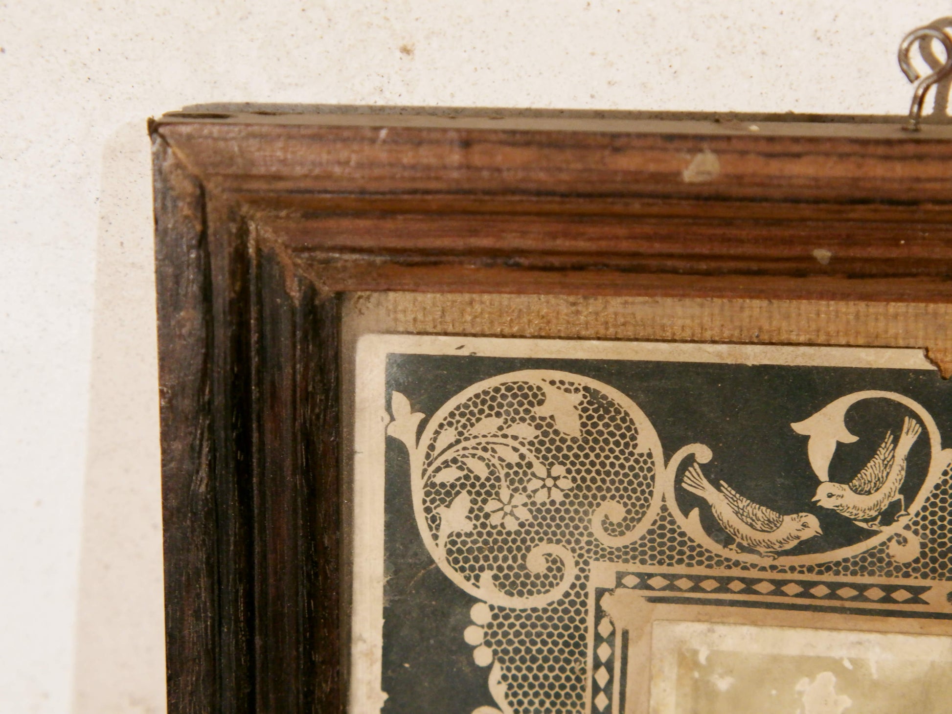 vecchia fotografia indiana raffigurante una donna, cornice e foto databili anni 70/80, pezzo unico conservato originale. legno e foto .  dimensioni cornice 27x23 cm   per ulteriori info o dettagli mail info@etniko.it whatsapp 0039 3338778241  instagram / facebook / etsy : etnikobycrosato