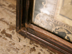 vecchia fotografia indiana raffigurante una donna, cornice e foto databili anni 70/80, pezzo unico conservato originale. legno e foto .  dimensioni cornice 27x23 cm   per ulteriori info o dettagli mail info@etniko.it whatsapp 0039 3338778241  instagram / facebook / etsy : etnikobycrosato