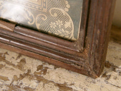 vecchia fotografia indiana raffigurante una donna, cornice e foto databili anni 70/80, pezzo unico conservato originale. legno e foto .  dimensioni cornice 27x23 cm   per ulteriori info o dettagli mail info@etniko.it whatsapp 0039 3338778241  instagram / facebook / etsy : etnikobycrosato
