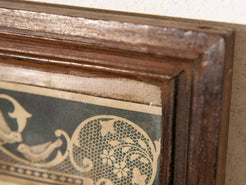 vecchia fotografia indiana raffigurante una donna, cornice e foto databili anni 70/80, pezzo unico conservato originale. legno e foto .  dimensioni cornice 27x23 cm   per ulteriori info o dettagli mail info@etniko.it whatsapp 0039 3338778241  instagram / facebook / etsy : etnikobycrosato