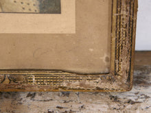 Carica l&#39;immagine nel visualizzatore di Gallery, vecchia fotografia indiana raffigurante una donna, cornice e foto databili anni 70/80, pezzo unico conservato originale. legno e foto .  dimensioni cornice 24 x 28 cm   per ulteriori info o dettagli mail info@etniko.it whatsapp 0039 3338778241  instagram / facebook / etsy : etnikobycrosato