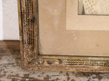 Carica l&#39;immagine nel visualizzatore di Gallery, vecchia fotografia indiana raffigurante una donna, cornice e foto databili anni 70/80, pezzo unico conservato originale. legno e foto .  dimensioni cornice 24 x 28 cm   per ulteriori info o dettagli mail info@etniko.it whatsapp 0039 3338778241  instagram / facebook / etsy : etnikobycrosato