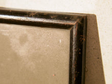 Carica l&#39;immagine nel visualizzatore di Gallery, vecchia fotografia indiana raffigurante una donna, cornice e foto databili anni 70/80, pezzo unico conservato originale. legno e foto .  dimensioni cornice 22 x 30 cm   per ulteriori info o dettagli mail info@etniko.it whatsapp 0039 3338778241  instagram / facebook / etsy : etnikobycrosato