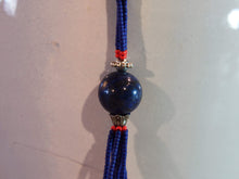 Carica l&#39;immagine nel visualizzatore di Gallery, collana indiana in corallo e lapis. assemblata artigianalmente, pezzo unico .  peso totale 48 gr, lunghezza totale 82cm   per ulteriori info o foto info@etniko.it 0039 3338778241 fb , ig etniko by crosato