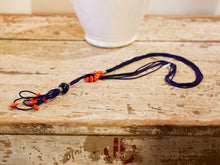 Carica l&#39;immagine nel visualizzatore di Gallery, collana indiana in corallo e lapis. assemblata artigianalmente, pezzo unico .  peso totale 48 gr, lunghezza totale 82cm   per ulteriori info o foto info@etniko.it 0039 3338778241 fb , ig etniko by crosato