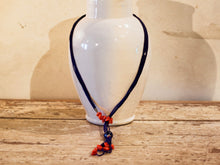 Carica l&#39;immagine nel visualizzatore di Gallery, collana indiana in corallo e lapis. assemblata artigianalmente, pezzo unico .  peso totale 48 gr, lunghezza totale 82cm   per ulteriori info o foto info@etniko.it 0039 3338778241 fb , ig etniko by crosato