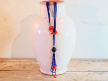 Carica l&#39;immagine nel visualizzatore di Gallery, collana indiana in corallo e lapis. assemblata artigianalmente, pezzo unico .  peso totale 48 gr, lunghezza totale 82cm   per ulteriori info o foto info@etniko.it 0039 3338778241 fb , ig etniko by crosato