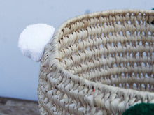 Carica l&#39;immagine nel visualizzatore di Gallery, Cesto in paglia con pom pom mix color, realizzata a mano. provenienza marocco. pezzo unico. Dimensioni diametro 26 h26cm  per info ed ulteriori foto info@etniko.it facebook / instagram / pinterest : etnikobycrosato 0039 3338778241