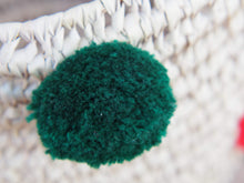 Carica l&#39;immagine nel visualizzatore di Gallery, Cesto in paglia con pom pom mix color, realizzata a mano. provenienza marocco. pezzo unico. Dimensioni diametro 26 h26cm  per info ed ulteriori foto info@etniko.it facebook / instagram / pinterest : etnikobycrosato 0039 3338778241