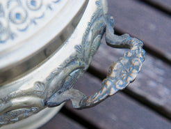 vaso, cestino, portapiante, svuotatasche .... marocchino in argentone . pezzo unico lavorato artiginalmente e cesellato a mano .  dimensioni 25x18 h30cm