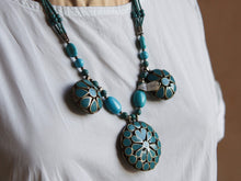 Carica l&#39;immagine nel visualizzatore di Gallery, collana afgana in turchese e argento. pezzo unico.lunghezza 59cm, peso 70gr