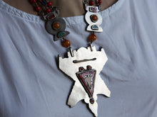 Carica l&#39;immagine nel visualizzatore di Gallery, collana nepalese / tibetana double face con corallo, turchese, ambra, lapis e argento no pasta ma pietre vere non tinte o modificate nel colore, qualità top. assemblata artigianalmente, pezzo unico.  lunghezza totale collana 50 cm, pendaglio 7x9cm, peso 107 gr