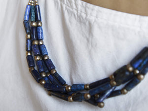 collana nepalese con lapislazzuli e argento assemblata artigianalmente, pezzo unico.lunghezza 56 cm, peso 67 gr