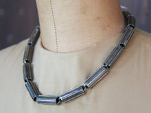 Carica l&#39;immagine nel visualizzatore di Gallery, vecchia collana indiana girocollo semirigida in argento 925. lavorata artigianalmente. pezzo unico.  lunghezza 46cm, h 1 cm, peso 83 gr