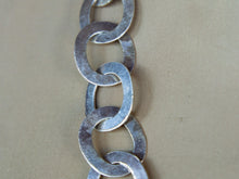 Carica l&#39;immagine nel visualizzatore di Gallery, collana indiana lavorata ad incisione in argento 925. lavorata artigianalmente. pezzo unico.  lunghezza 60cm, dimensioni singolo 2x3cm, peso 110 gr