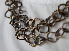 Carica l&#39;immagine nel visualizzatore di Gallery, collana indiana lavorata a catena con elementi incisi in argento 925. la lunghezza consente di indossarla in moltepilci modi. lavorata artigianalmente. pezzo unico.  lunghezza 160cm, spessore 1.2 cm, peso 112 gr