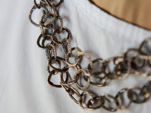 Carica l&#39;immagine nel visualizzatore di Gallery, collana indiana lavorata a catena con elementi incisi in argento 925. la lunghezza consente di indossarla in moltepilci modi. lavorata artigianalmente. pezzo unico.  lunghezza 160cm, spessore 1.2 cm, peso 112 gr