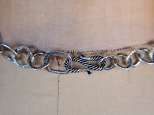 Carica l&#39;immagine nel visualizzatore di Gallery, collana indiana lavorata a catena con elementi incisi in argento 925. la lunghezza consente di indossarla in moltepilci modi. lavorata artigianalmente. pezzo unico.  lunghezza 160cm, spessore 1.2 cm, peso 112 gr