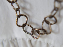 Carica l&#39;immagine nel visualizzatore di Gallery, collana indiana lavorata a catena con elementi incisi in argento 925. la lunghezza consente di indossarla in moltepilci modi. lavorata artigianalmente. pezzo unico.  lunghezza 160cm, spessore 1.2 cm, peso 112 gr