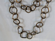 Carica l&#39;immagine nel visualizzatore di Gallery, collana indiana lavorata a catena con elementi incisi in argento 925. la lunghezza consente di indossarla in moltepilci modi. lavorata artigianalmente. pezzo unico.  lunghezza 160cm, spessore 1.2 cm, peso 112 gr