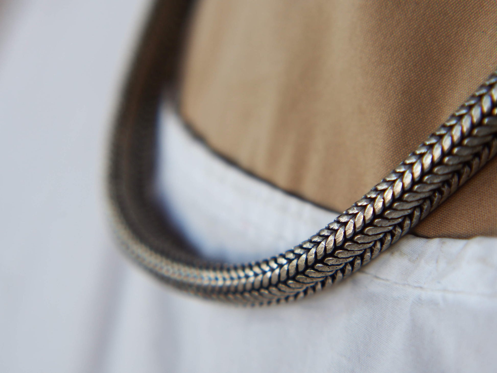 collana indiana in argento 800 snake o coda di topo dalle notevoli dimensioni piatta su un lato e stondata dall'altro  spessore 1 cm lunghezza 51cm peso 195 grammi 