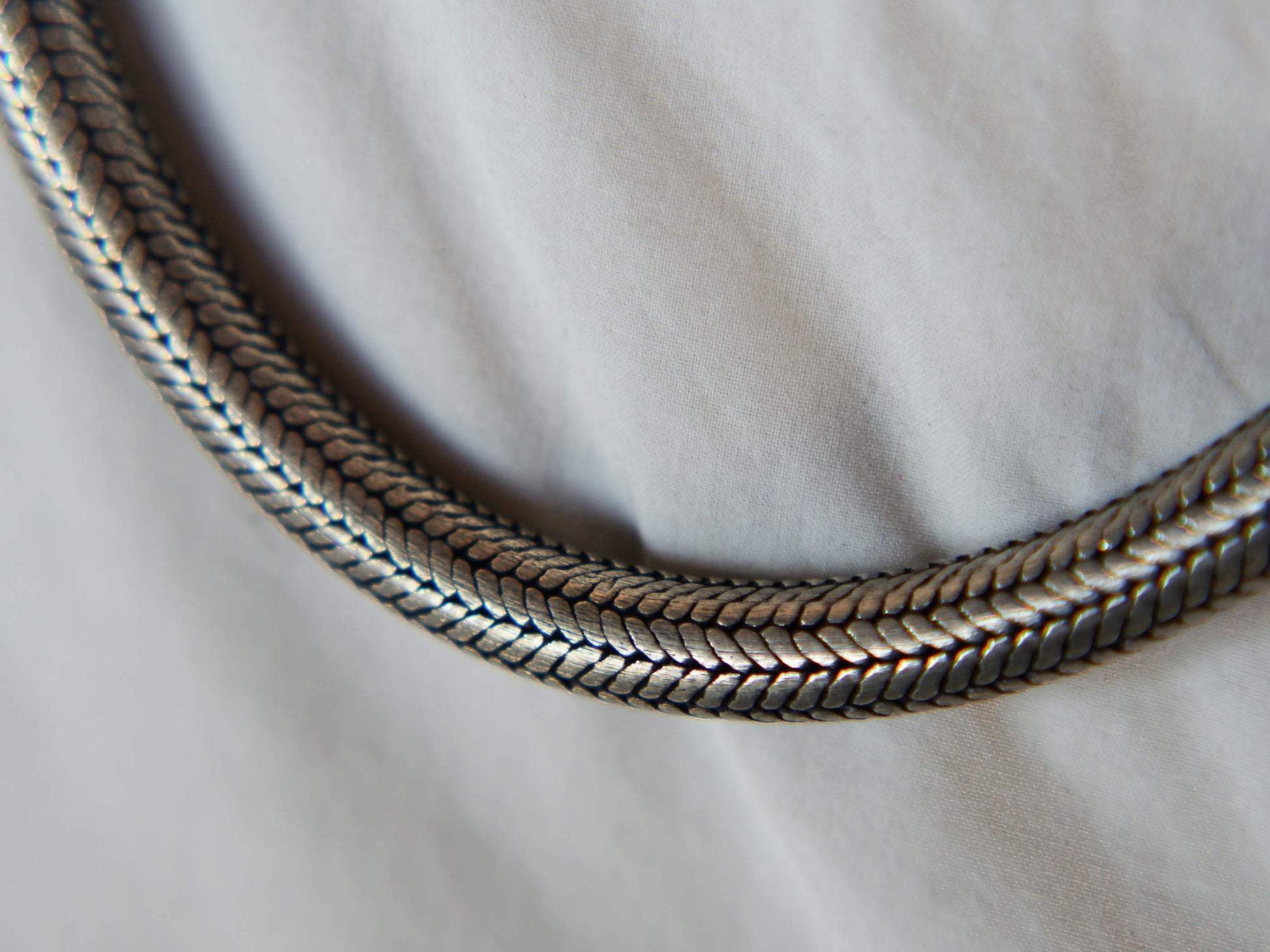 collana indiana in argento 800 snake o coda di topo dalle notevoli dimensioni piatta su un lato e stondata dall'altro  spessore 1 cm lunghezza 51cm peso 195 grammi 