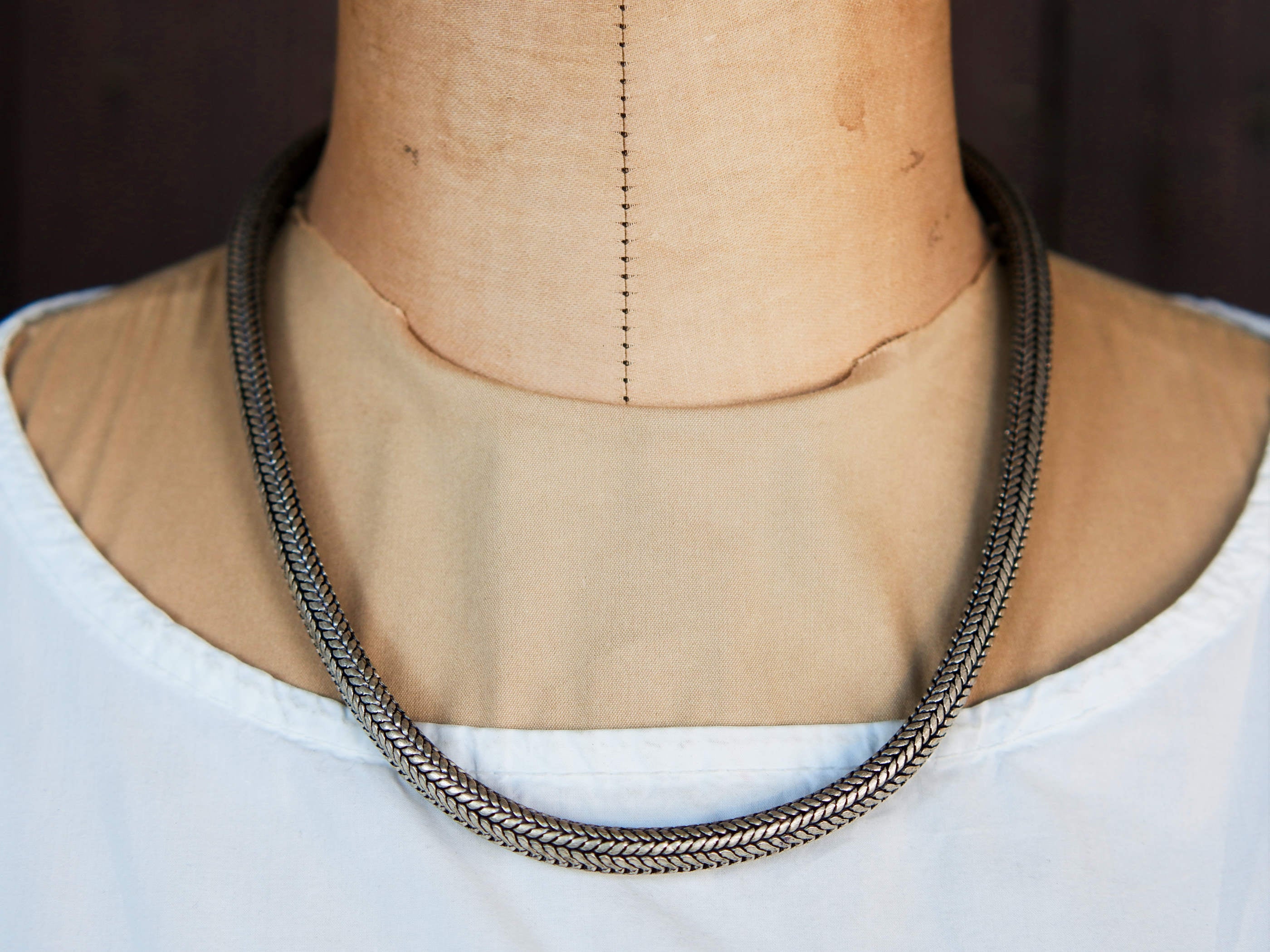 collana indiana in argento 800 snake o coda di topo dalle notevoli dimensioni piatta su un lato e stondata dall'altro  spessore 1 cm lunghezza 51cm peso 195 grammi 