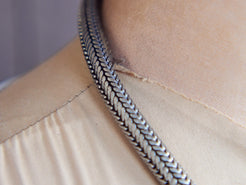 collana indiana in argento 800 snake o coda di topo dalle notevoli dimensioni piatta su un lato e stondata dall'altro  spessore 1 cm lunghezza 51cm peso 195 grammi 