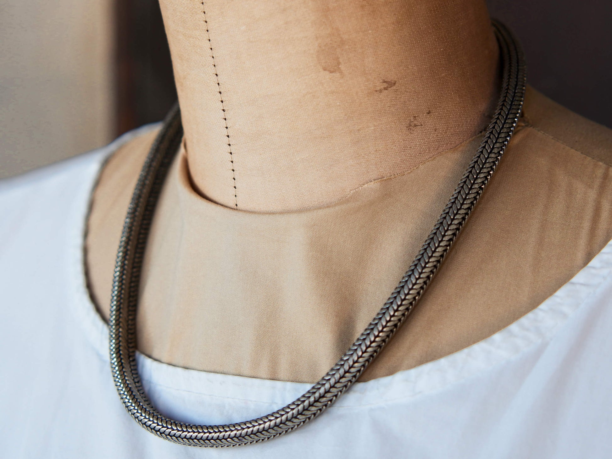 collana indiana in argento 800 snake o coda di topo dalle notevoli dimensioni piatta su un lato e stondata dall'altro  spessore 1 cm lunghezza 51cm peso 195 grammi 
