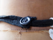 Carica l&#39;immagine nel visualizzatore di Gallery, collana afgana, pakistana in cotone e resina con inserti di monete antiche e pendaglio centrale. tutti gli elementi sono originali ed unici. disponibili vari modelli.  diametro moneta 2.5 cm misure pendaglio 5x10cm peso 112 grammi lunghezza 44 cm