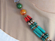 Carica l&#39;immagine nel visualizzatore di Gallery, collana nepalese / tibetana con corallo, turchese, onice, ambra e argento. no pasta ma pietre vere non tinte o modificate nel colore, qualità top. assemblata artigianalmente, pezzo unico.  lunghezza totale collana 40 cm, pendaglio 4.5x7cm, peso 43 gr