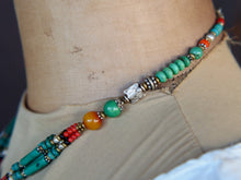 Carica l&#39;immagine nel visualizzatore di Gallery, collana nepalese / tibetana con corallo, turchese, onice, ambra e argento. no pasta ma pietre vere non tinte o modificate nel colore, qualità top. assemblata artigianalmente, pezzo unico.  lunghezza totale collana 40 cm, pendaglio 4.5x7cm, peso 43 gr