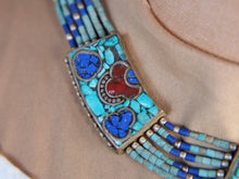 Carica l&#39;immagine nel visualizzatore di Gallery, collana nepalese / tibetana con corallo, turchese, lapis e argento. no pasta ma pietre vere non tinte o modificate nel colore, qualità top. assemblata artigianalmente, pezzo unico.  lunghezza totale collana 38 cm, pendaglio 3.5x3.5cm, peso 62 gr
