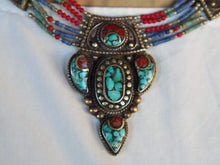 Carica l&#39;immagine nel visualizzatore di Gallery, collana nepalese / tibetana multifilo con corallo, turchese, lapis e argento. no pasta ma pietre vere non tinte o modificate nel colore, qualità top. assemblata artigianalmente, pezzo unico.  lunghezza totale collana 43 cm, pendaglio 3.5x5.5cm, peso 74 gr