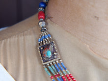 Carica l&#39;immagine nel visualizzatore di Gallery, collana nepalese / tibetana multifilo con corallo, turchese, lapis e argento. no pasta ma pietre vere non tinte o modificate nel colore, qualità top. assemblata artigianalmente, pezzo unico.  lunghezza totale collana 43 cm, pendaglio 3.5x5.5cm, peso 74 gr